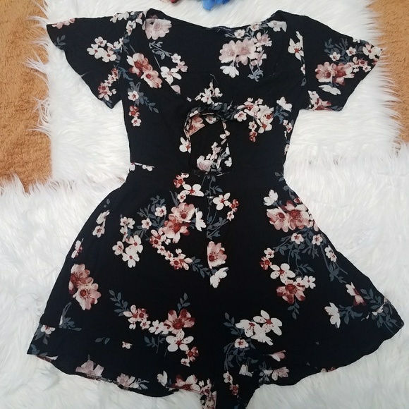 American Eagle Outfitters Tops - Cute Floral Romper American Eagle Sz S